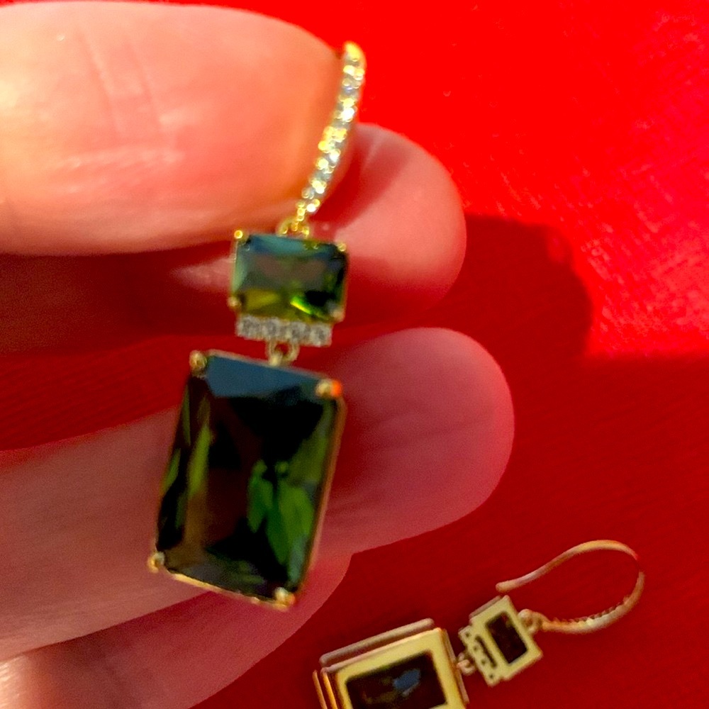 Limited Gorgeous Brand new from 🇫🇷 rare green earrings with crystals. Must have! - Picture 9 of 16